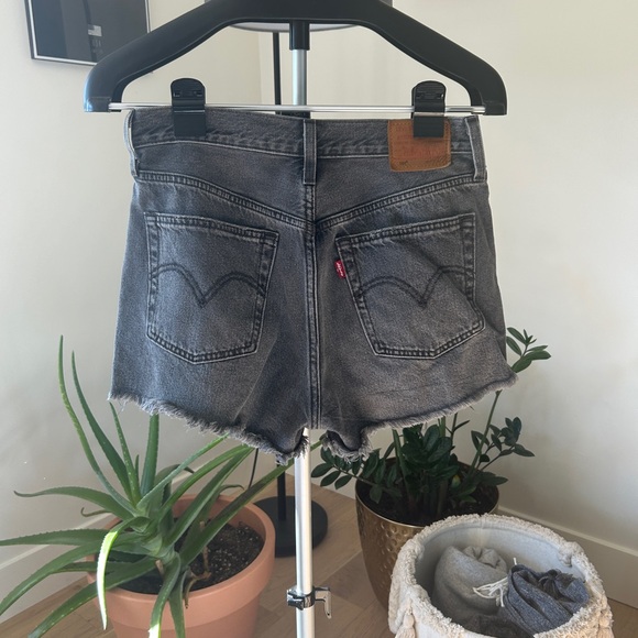 Levi’s 501 Shorts - Picture 2 of 2